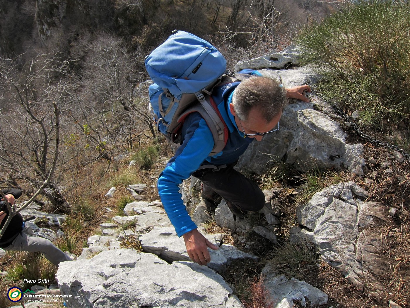 64 Tratto finale ripido attrezzato su roccette .jpg